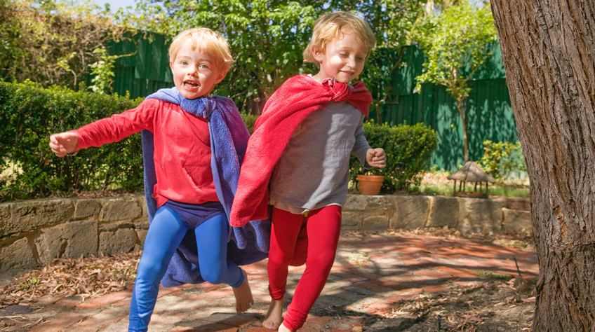 Educación Preescolar Niños de 4-5 años niñas y niños jugando