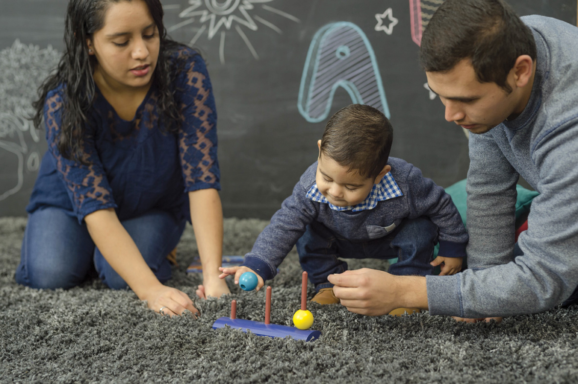 Sus Niñas y Niños Pequeños, de 2 a 3 Años de Edad - First Things First